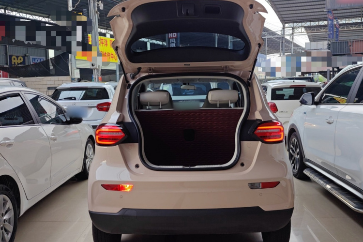 零跑汽车 零跑T03 2023款 200轻享版机舱底盘23