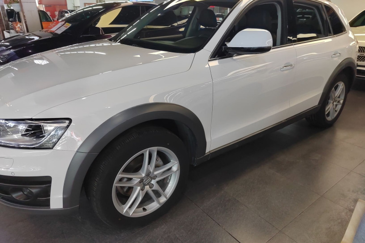奥迪Q5 2017款 Plus 40 TFSI 舒适型车身外观4