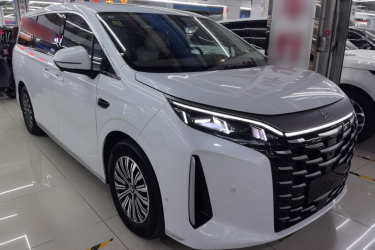 比亚迪 夏 2025款 DM-i 1.5T 180km 超越型车身外观3