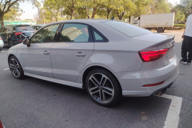 奥迪A3 2018款 30周年年型 Limousine 35 TFSI 运动型车身外观4