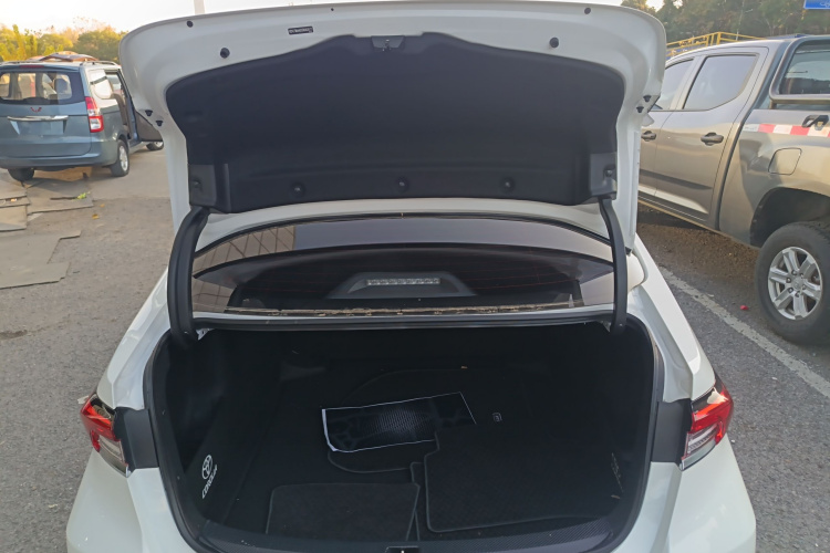 丰田 卡罗拉 2024款 1.8L 智能电混双擎 精英版机舱底盘23