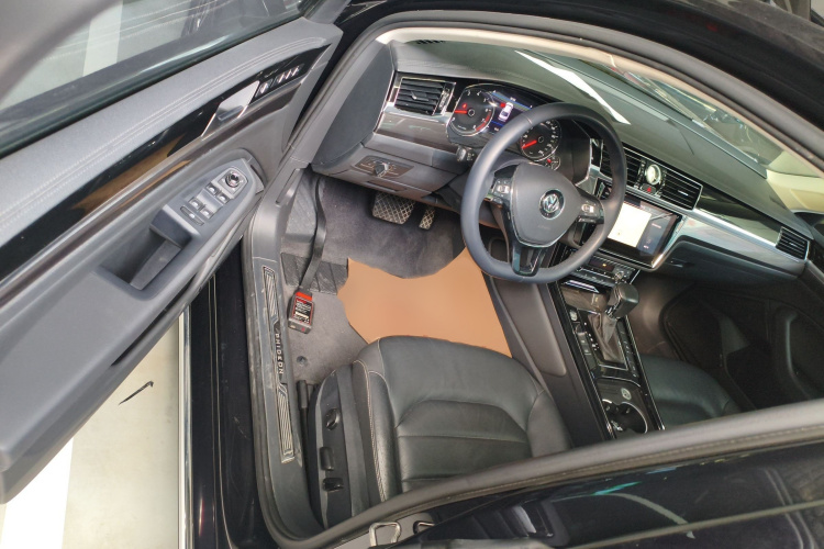 大众 辉昂 2018款 改款 380TSI 两驱商务版中控内饰7003