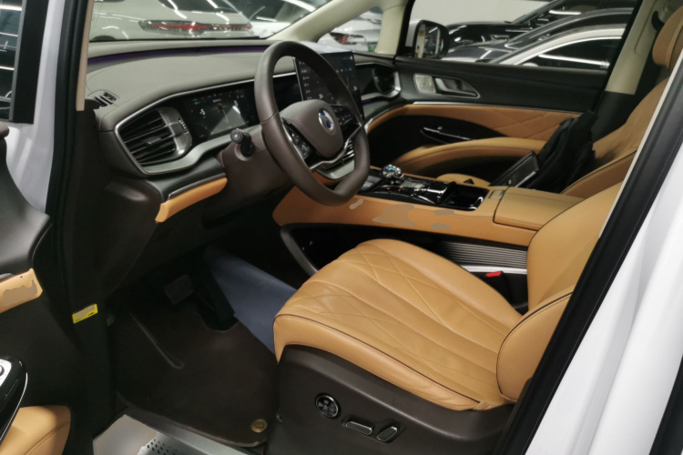 腾势D9 2024款 DM-i 980 四驱旗舰型中控内饰19