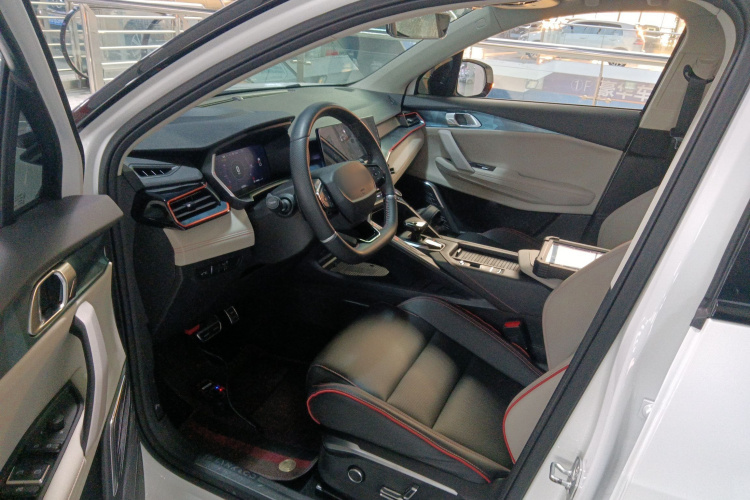 领克06 2020款 1.5T 耀Halo中控内饰19