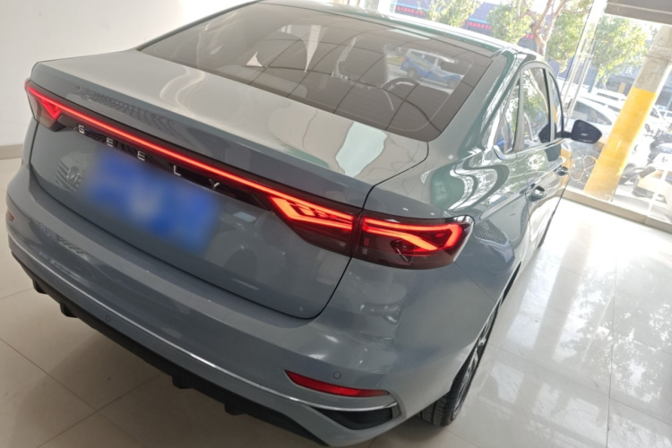 吉利汽车 帝豪 2023款 第4代冠军版 1.5L CVT尊贵型车身外观7