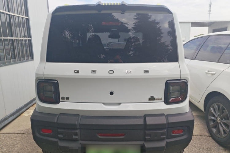 吉利银河 2024款 200km 熊猫骑士车身外观6