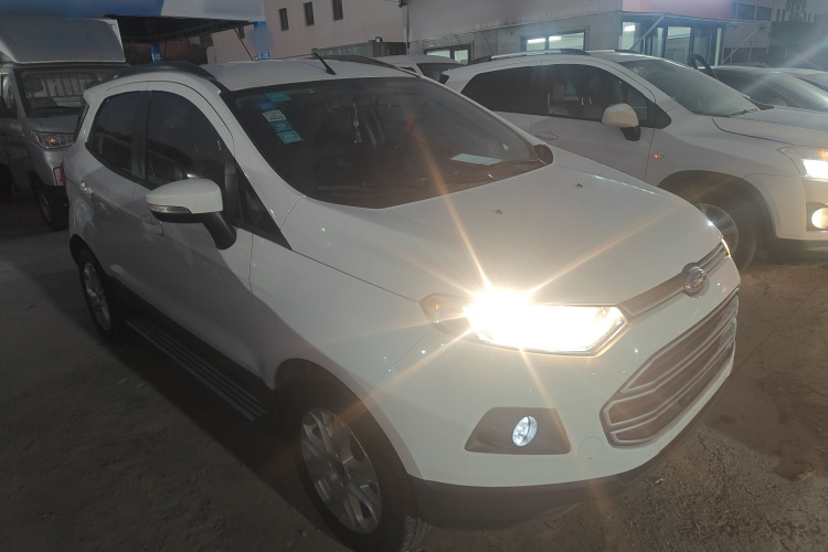 福特 翼搏 2013款 1.5L 自动风尚型车身外观3