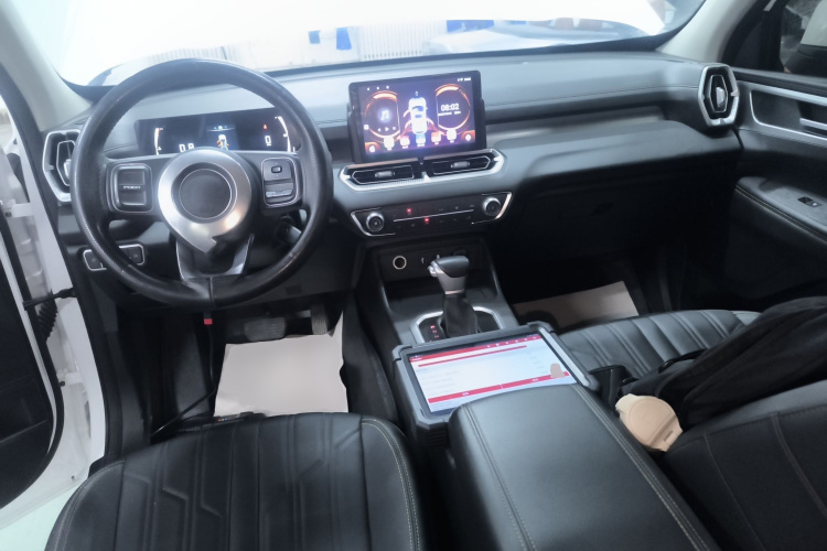 长城 金刚炮 2023款 2.0T自动柴油四驱精英型长箱GW4D20M中控内饰12