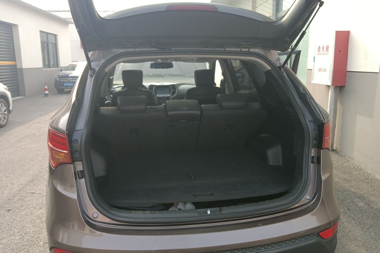 现代 胜达 2013款 2.4L 自动两驱智能型局部细节23