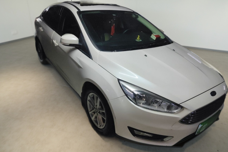 福特 福克斯 2017款 三厢 EcoBoost 125 自动超能风尚型智行版车身外观3