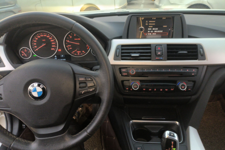 宝马3系 2014款 320Li 时尚型中控内饰12