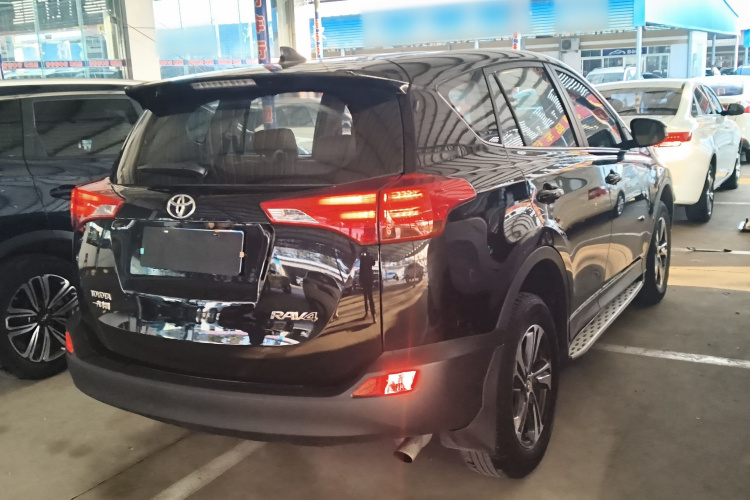 丰田 RAV4荣放 2015款 2.0L CVT两驱都市版车身外观7