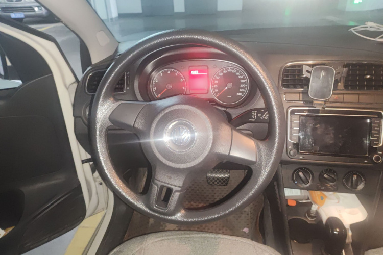 大众 Polo 2013款 1.6L 自动舒适版中控内饰13