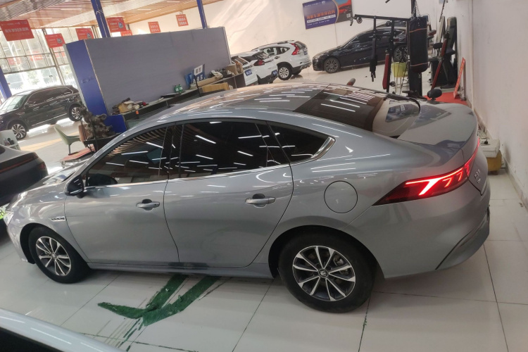 比亚迪 秦PLUS 2023款 冠军版 DM-i 55KM领先型车身外观4