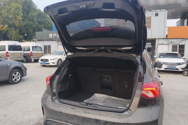 福特 福克斯 2021款 两厢 EcoBoost 180 自动ST Line局部细节23