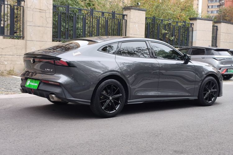 长安UNI-V 2023款 1.5T 智慧领航型车身外观6003