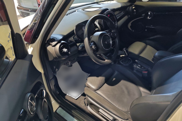 MINI 2021款 1.5T COOPER 艺术家 五门版中控内饰20