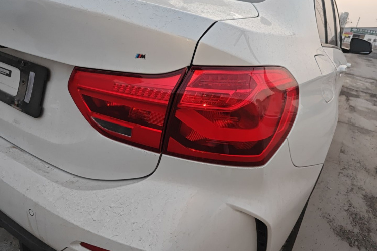 宝马1系 2022款 120i M运动曜夜版车身外观6006