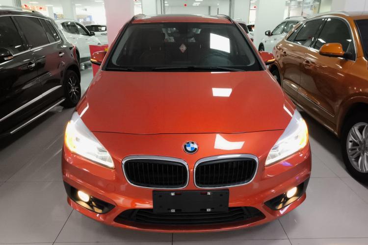 宝马2系旅行车 2016款 218i 领先型车身外观2