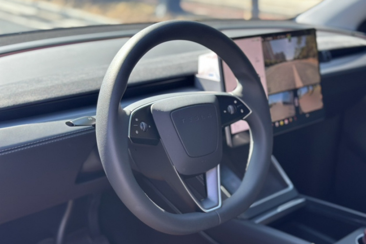 特斯拉 Model Y 2025款 后轮驱动版中控内饰7005