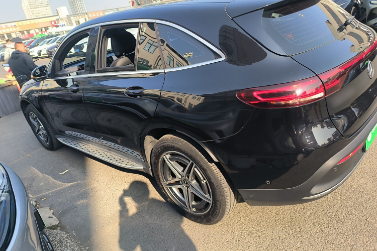 奔驰EQC 2022款 改款 EQC 400 4MATIC车身外观4