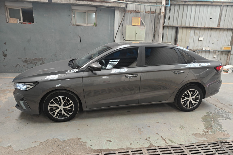 吉利汽车 帝豪 2023款 第4代冠军版 1.5L CVT豪华型车身外观4