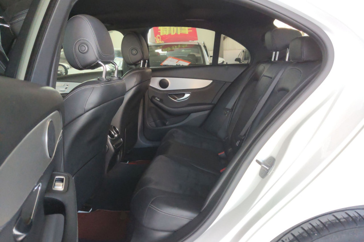 奔驰C级 2019款 C 260 运动版 4MATIC中控内饰21