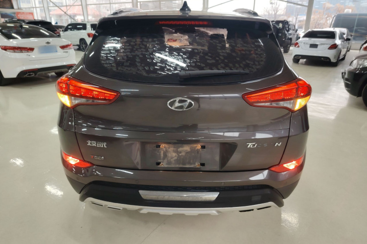 现代 途胜 2015款 1.6T 双离合两驱智能型车身外观6