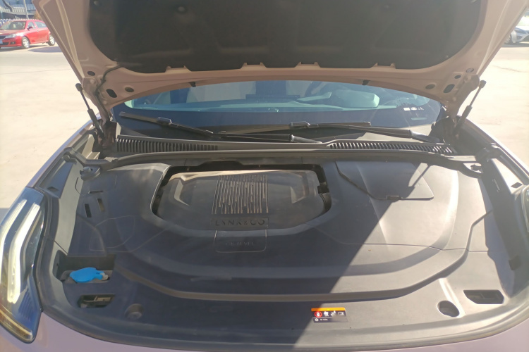 领克06 2021款 1.5T Shero粉色特别版机舱底盘24