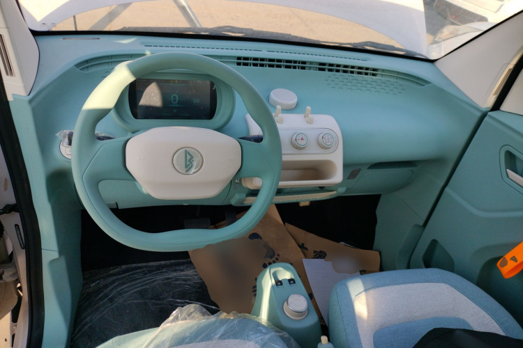 凌宝汽车 凌宝uni 2025款 微甜版 11.52kWh中控内饰7002