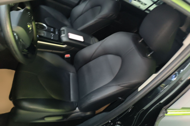 丰田 汉兰达 2024款 2.5L智能电混双擎两驱精英版 5座中控内饰19