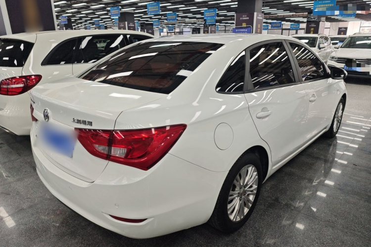 别克 英朗 2015款 15N 自动精英型车身外观7