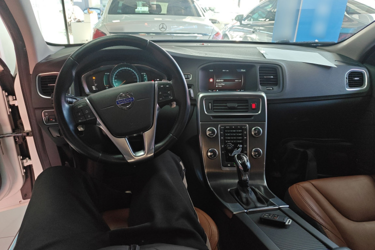 沃尔沃V60 2015款 T5 智雅版中控内饰12