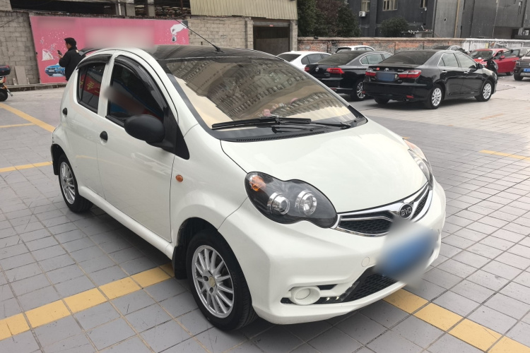 比亚迪F0 2015款 1.0L AMT 铉酷型车身外观3