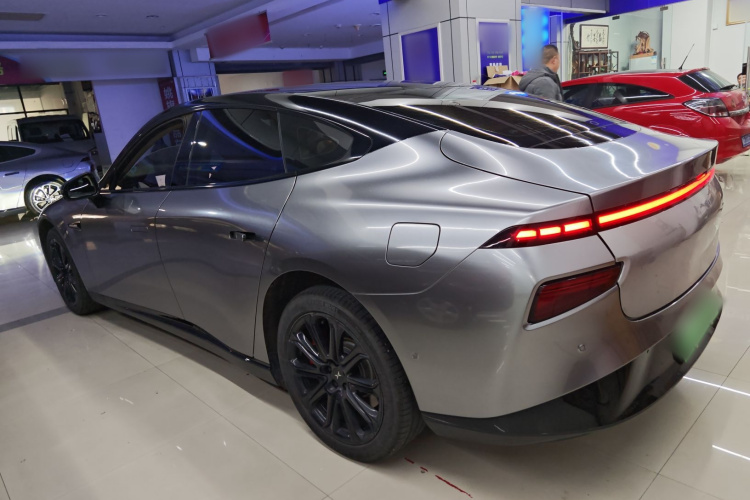 小鹏P7 2020款 670N车身外观4