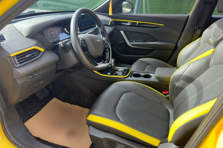 东风风神 奕炫 2021款 230T 自动追猎骑士版中控内饰7004