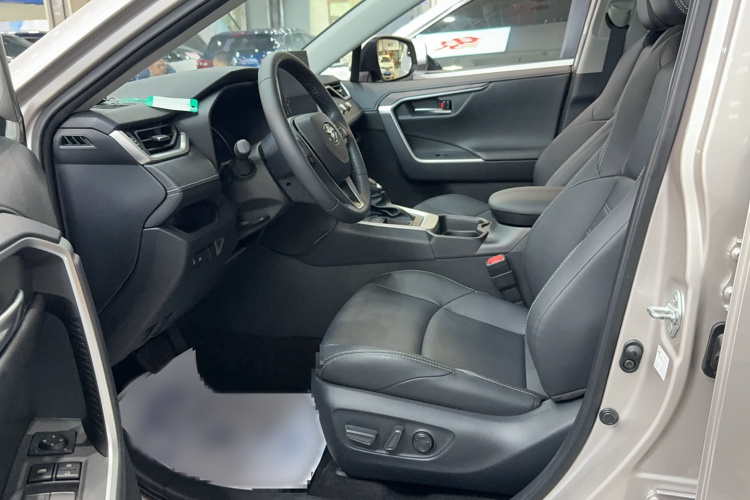 丰田 威兰达 2022款 2.0L CVT两驱豪华版中控内饰7001