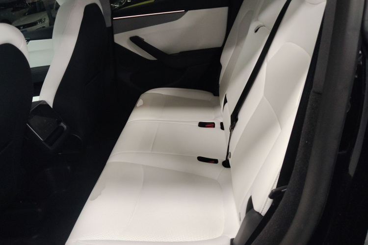 特斯拉 Model Y 2025款 后轮驱动 首发版中控内饰21