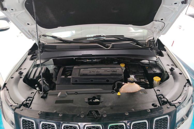 Jeep 指南者 2019款 200T 自动家享-互联大屏版机舱底盘24