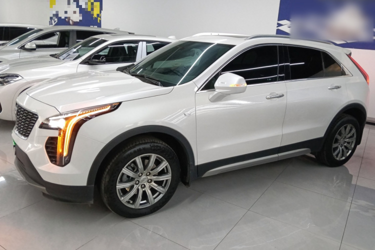 凯迪拉克XT4 2021款 28T 两驱领先型车身外观4