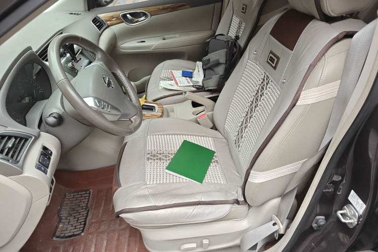 日产 轩逸 2014款 1.6XV CVT尊享版中控内饰19