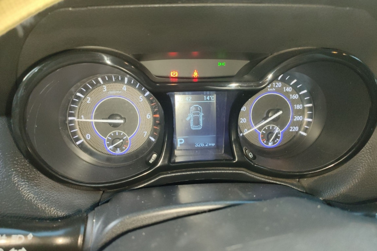 江铃 驭胜S350 2016款 2.0T 自动两驱汽油豪华天窗版7座局部细节14