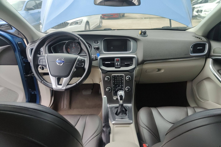 沃尔沃V40 2016款 T3 智逸版中控内饰12