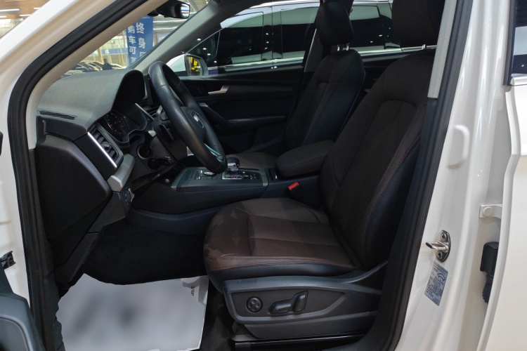 奥迪Q5L 2018款 40 TFSI 荣享进取型 国V局部细节19