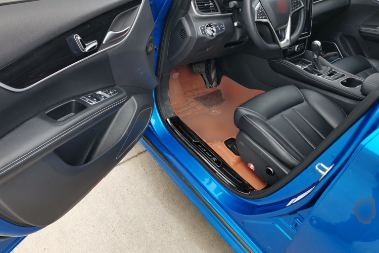 比亚迪 宋MAX 2017款 1.5T 自动智联尊贵型 7座中控内饰20