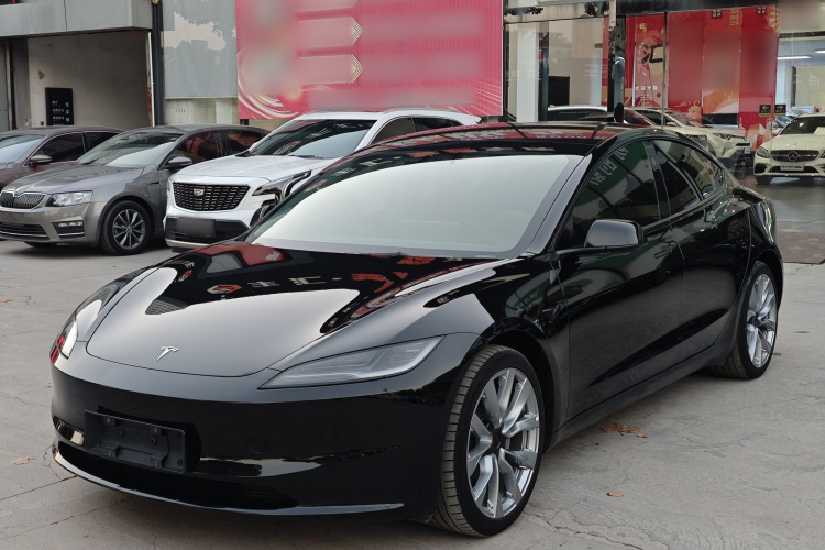 特斯拉 Model 3 2023款 长续航全轮驱动版车身外观1