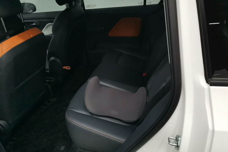 奔腾NAT 2022款 悦享出行 换电版 100kW 401km中控内饰21