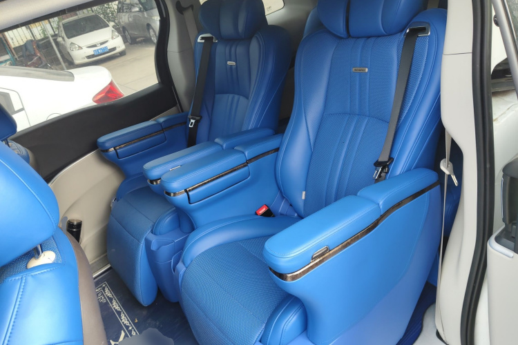 别克GL8 2022款 陆上公务舱 652T 舒适型中控内饰7004