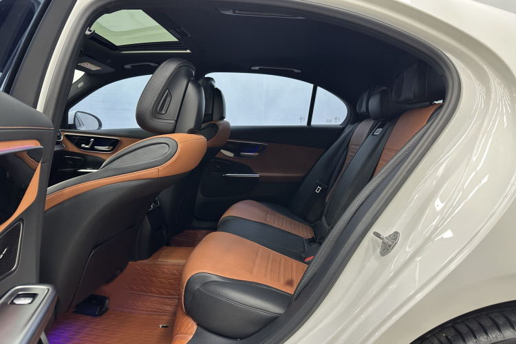 奔驰C级 2022款 改款 C 200 L 运动版中控内饰7003