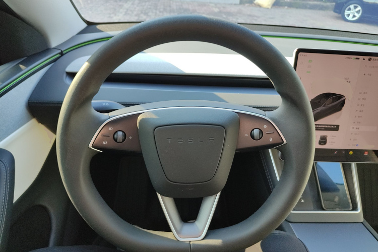 特斯拉 Model Y 2025款 后轮驱动版中控内饰13